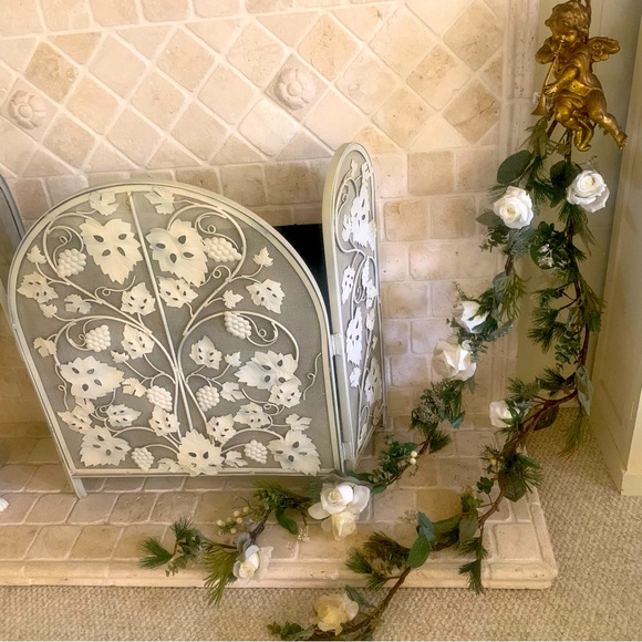 Closing Soon.✨ Winter Rose Garland Qt. 2 w 2 Cherubs. - Picture 2 of 14